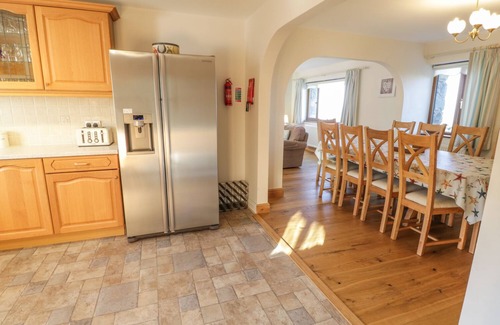 Llanfair Cabaña | Awel Y Llan, LLANFAIR