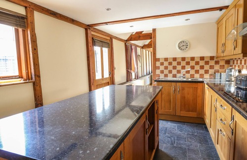 Llanfair Caereinion Cabaña | AWELFAN, pet friendly, character holiday cottage in Bettws Cedewain