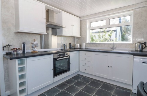 Elim Cabaña | AWELFRYN, family friendly, character holiday cottage in Llanddeusant