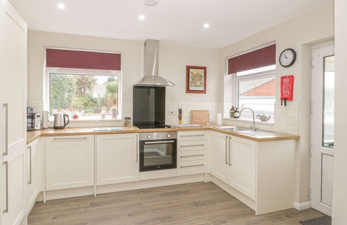 Rhos on Sea Cabaña | AWELON, pet friendly, country holiday cottage in Rhos-On-Sea