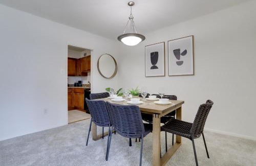 Aurora Highlands Apartamento | Awesome 1 BR Apt + Den At Crystal City With Gym