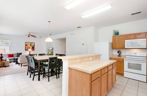 Legacy Park Casa | Impresionante 3431 pies cuadrados, 6 habitaciones / 4. 5 BA, Pool + 6 man Spa, Disney 13 minutos, 100 Mbps WiFi