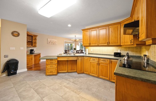 County of Brant Casa | Awesome 4BR Brantford Home ~ Hot Tub ~ Pool Room