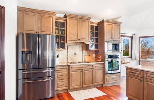 Rollingbay Casa | Awesome 5 bedroom, 4 bathroom, waterfront home with beautiful views and sauna.