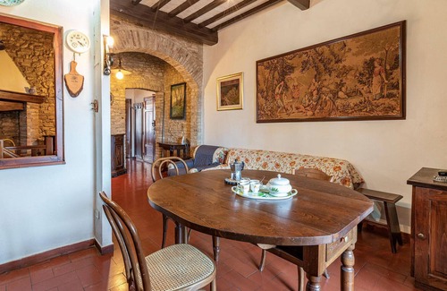 San Gimignano City Centre Apartamento | Awesome Apartment in San Gimignano With 2 Bedrooms and Wifi