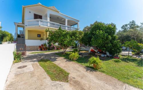 Bibinje Apartamento | Awesome Apartment In Bibinje With Wifi