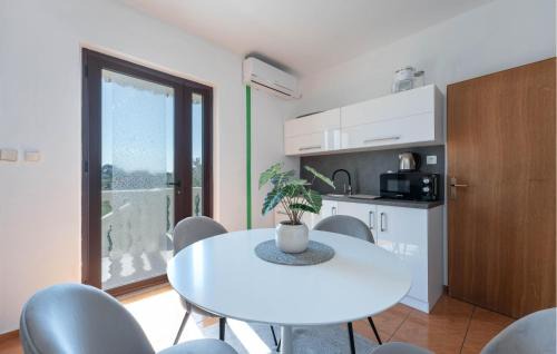 Bibinje Apartamento | Awesome Apartment In Bibinje With Wifi