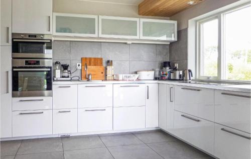 Bokn Apartamento | Awesome Apartment In Bokn With Sauna