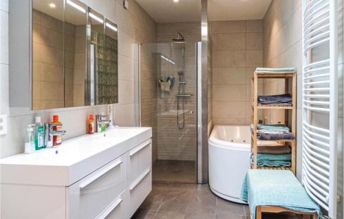Bokn Apartamento | Awesome Apartment In Bokn With Sauna