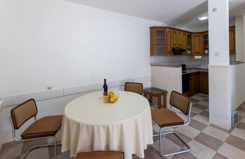 Duboka Apartamento | Awesome apartment in Duboka with house sea view