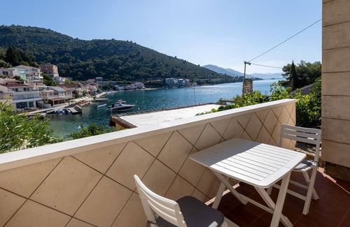 Duboka Apartamento | Awesome apartment in Duboka with house sea view