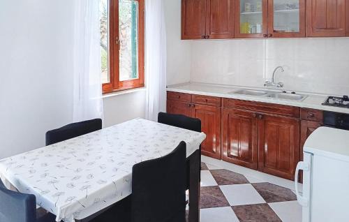 Donje Polje Apartamento | Awesome Apartment In Donje Polje