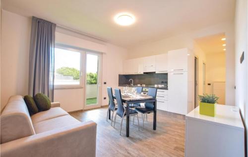 Casabianca di Fermo Apartamento | Awesome Apartment In Lido Di Fermo
