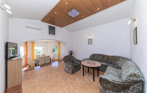 Kastel Sucurac Apartamento | Awesome Apartment In Kastel Sucurac
