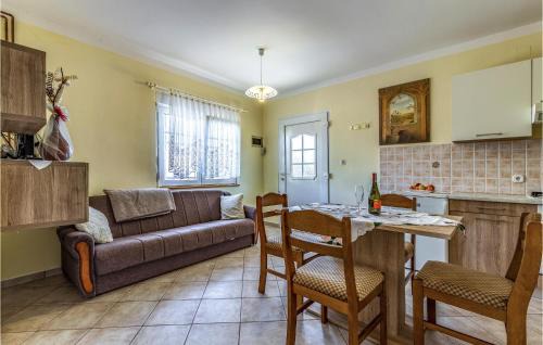 Kavran Apartamento | Awesome Apartment In Kavran With Wifi