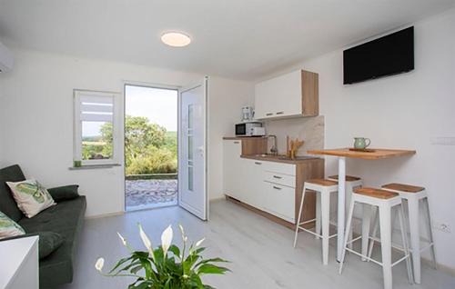 Ripenda Verbanci Apartamento | Awesome Apartment In Labin With Wifi