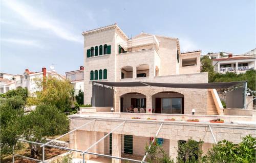 Okrug Donji Apartamento | Awesome Apartment In Okrug Donji