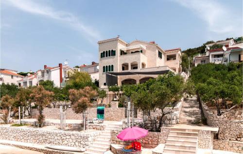 Okrug Donji Apartamento | Awesome Apartment In Okrug Donji