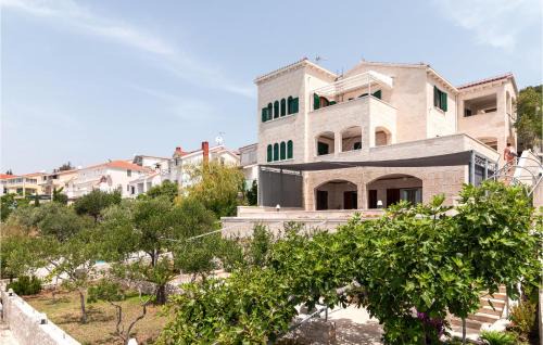 Okrug Donji Apartamento | Awesome Apartment In Okrug Donji