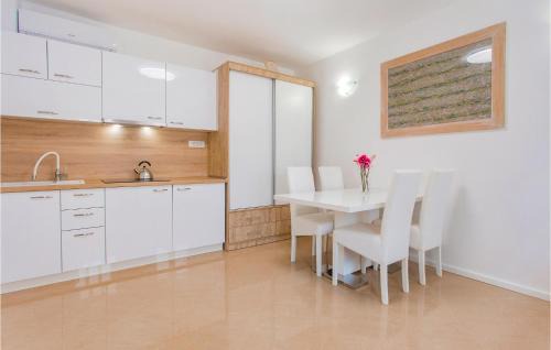 Omis Apartamento | Awesome Apartment In Podgrade