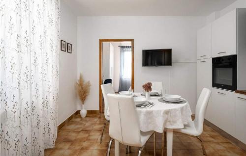Porec Apartamento | Awesome Apartment In Porec With Wifi