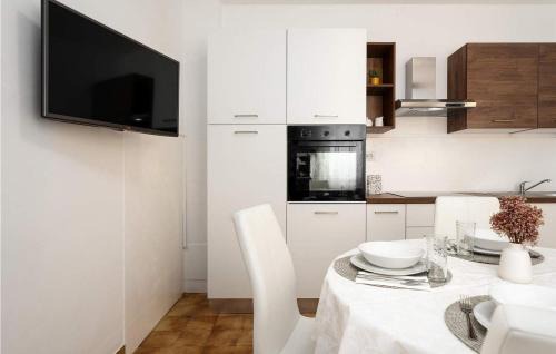 Porec Apartamento | Awesome Apartment In Porec With Wifi