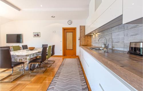 Piran Apartamento | Awesome Apartment In Portoroz With 3 Bedrooms, Sauna And Wifi