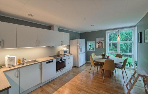 Tysnes Casa | Awesome Apartment In Uggdal With Wifi