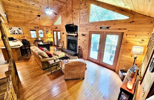 Helen Casa | Awesome Comfy Cabin with Jacuzzi, Game Room and Screened Porch in Georgia