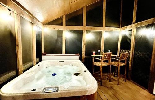 Helen Casa | Awesome Comfy Cabin with Jacuzzi, Game Room and Screened Porch in Georgia