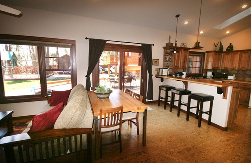 Cherry Hill Casa | Impresionante Custom-construido Guesthouse En Quiet Downtown Ubicación