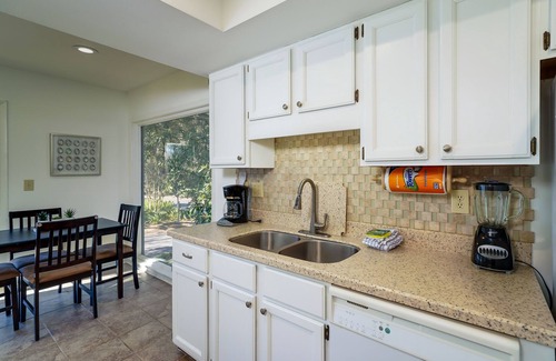 Spinnaker Beachhouses Casa | Awesome End Unit Spinnaker! 3 BR Close to Beach w/Amenity Cards! Pet Friendly!