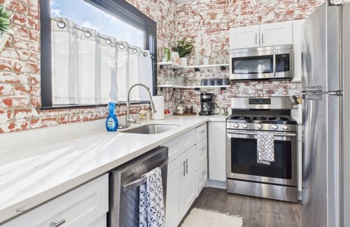 Albany Casa | Awesome Family Home Now with AC!