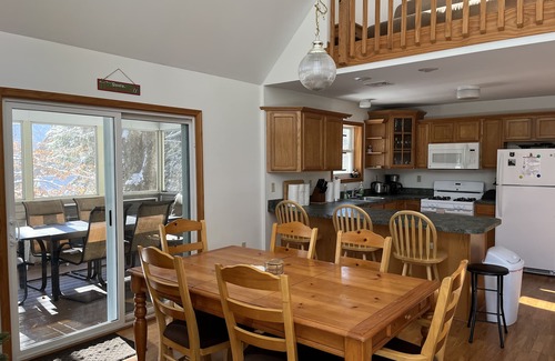 Pocono Lake Chalet De Esquí | Totalmente equipado Arrowhead Lake Chalet - ¡Pregunte ahora para obtener descuentos especiales!