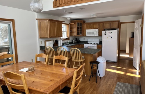 Pocono Lake Chalet De Esquí | Totalmente equipado Arrowhead Lake Chalet - ¡Pregunte ahora para obtener descuentos especiales!