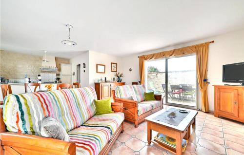 Saint-Pierre-d'Oleron Casa | Awesome Home In Saint-Pierre-D'oléron