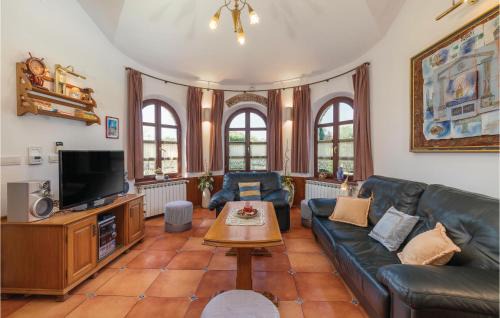 Belavici Casa | Awesome Home In Belavici With Sauna