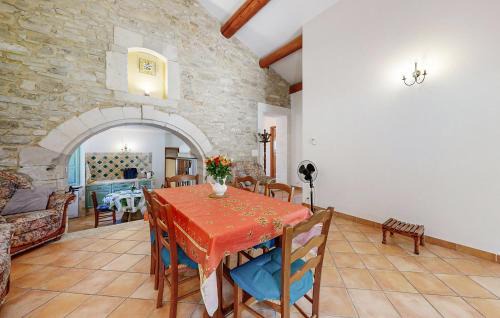 Bollene Casa | Awesome Home In Bollène With Wifi