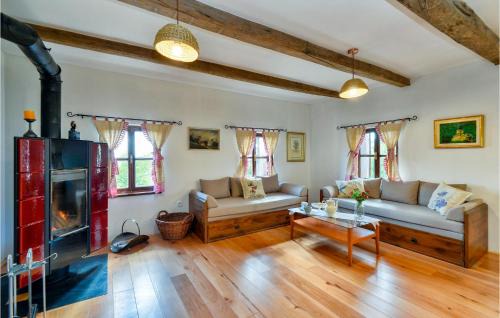 Breznicki Hum Casa | Awesome Home In Breznicki Hum