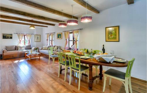 Breznicki Hum Casa | Awesome Home In Breznicki Hum