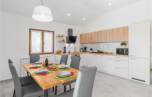 Sveti Donat Casa | Awesome Home In Buzet With Wifi