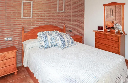 Domingo Pérez de Granada Casa | Awesome home in Domingo Perez with 3 Bedrooms and Outdoor swimming pool