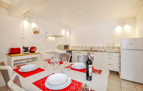 Dun Casa | Awesome Home In Dun With Wifi