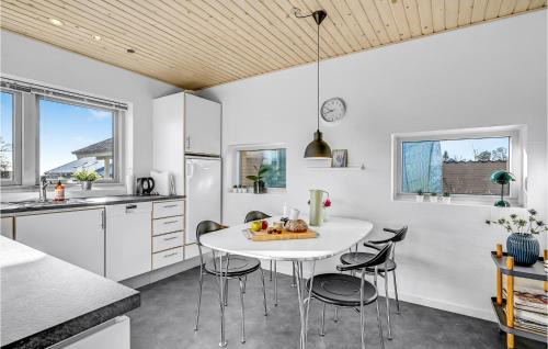 Skæring Casa | Awesome Home In Egå With Kitchen