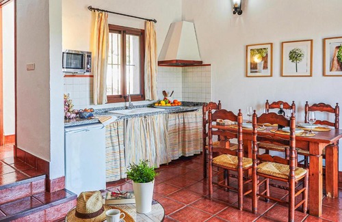 Estepa Casa | Awesome Home In Estepa With Kitchenette
