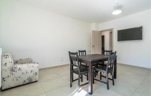 Farindola Casa | Awesome Home In Farindola With Kitchen