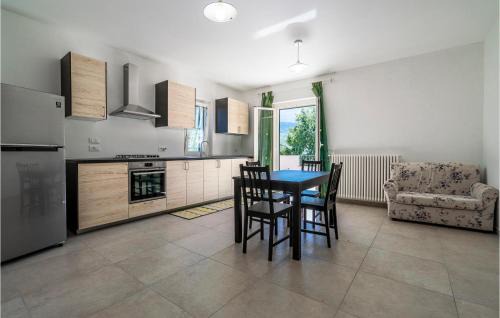 Farindola Casa | Awesome Home In Farindola With Kitchen