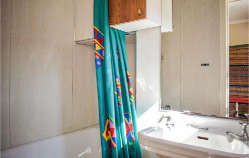Fitjar Casa | Awesome Home In Fitjar With Wifi