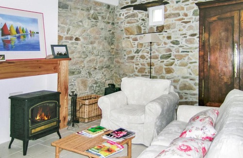 Quemper-Guezennec Casa | Awesome Home In Quemper Guezennec