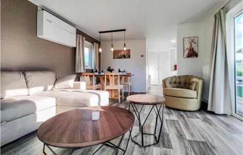 Giethoorn Casa | Awesome Home In Giethoorn With Kitchen